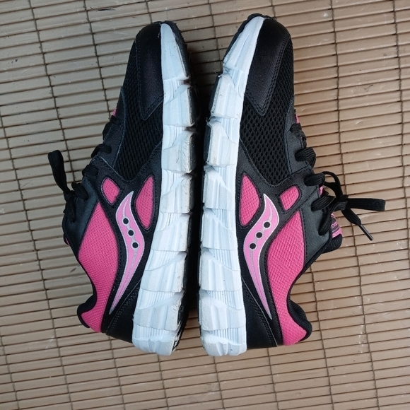 Saucony "Vortex" women's red black athletic shoe sz EU 38, US 7.5, US Youth 6. 3 - Picture 6 of 9